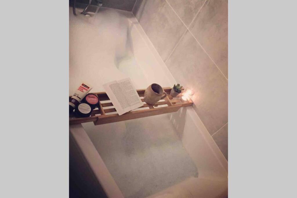 Artist Home - City Center - Bathtub - Terrasse - Full Appartment รูออง ภายนอก รูปภาพ
